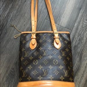 LV BUCKET BAG😍